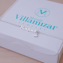 Cargar imagen en el visor de la galería, Pulsera personalizada con dije pequeño
